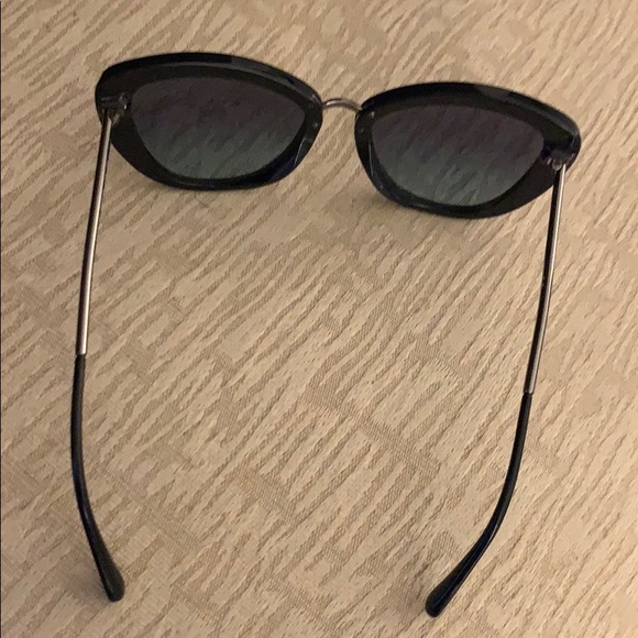 ❤️SOLD❤️Chanel butterfly sunglasses - Picture 3 of 5